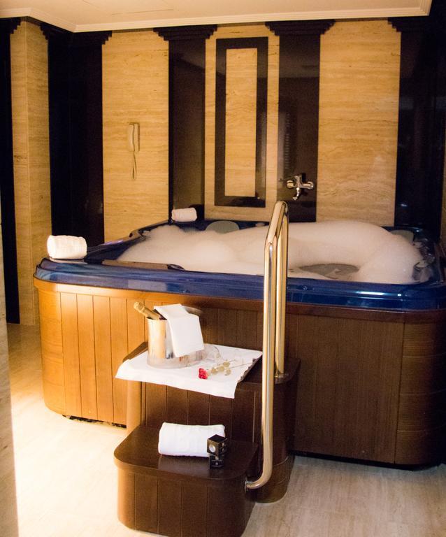 Grand Suite Jacuzzi®,120293286:JPEG