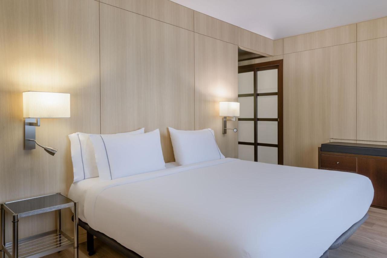 Superior King Room,1366106240:JPEG