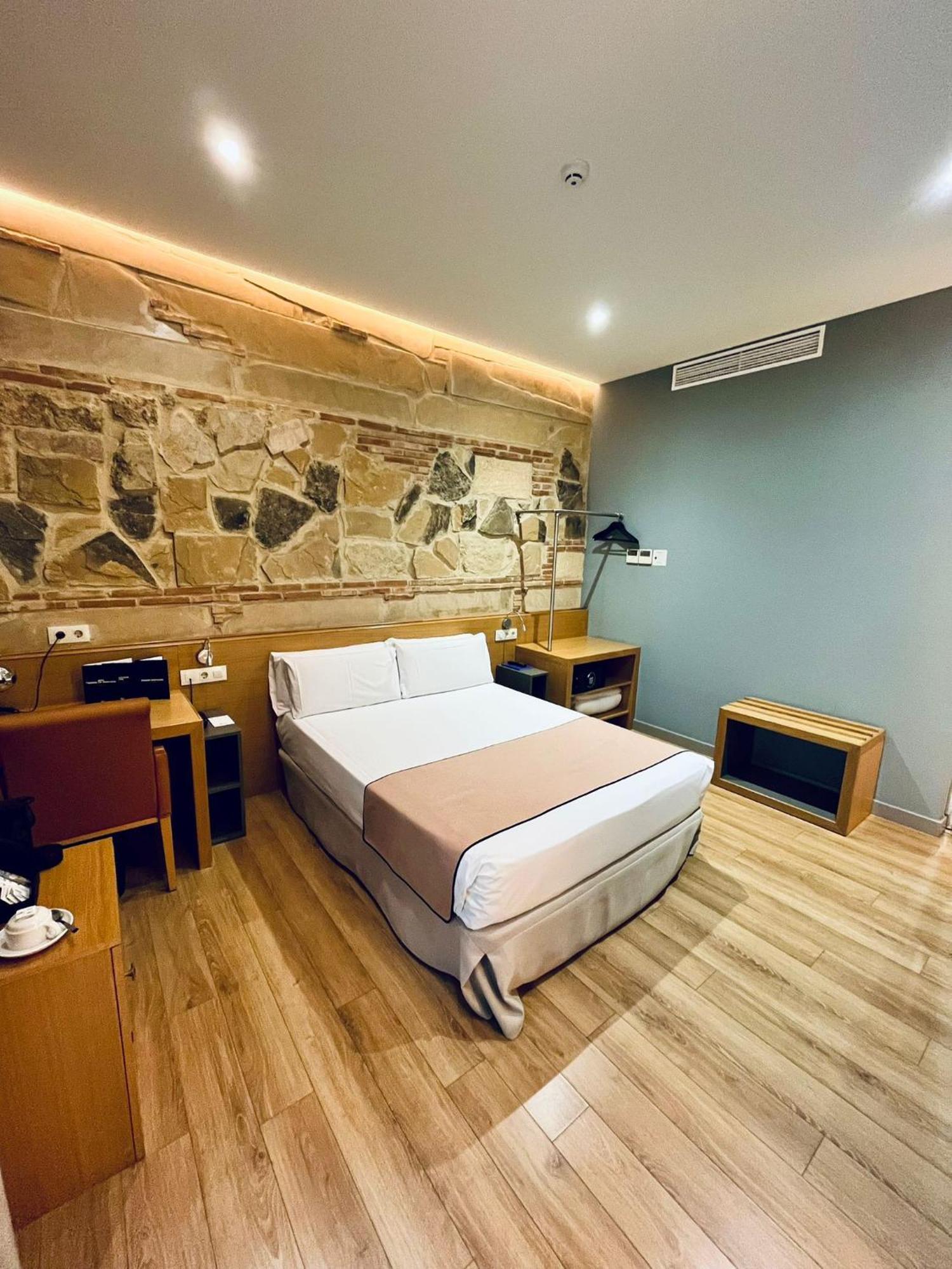 Single Room,1743025421:JPEG