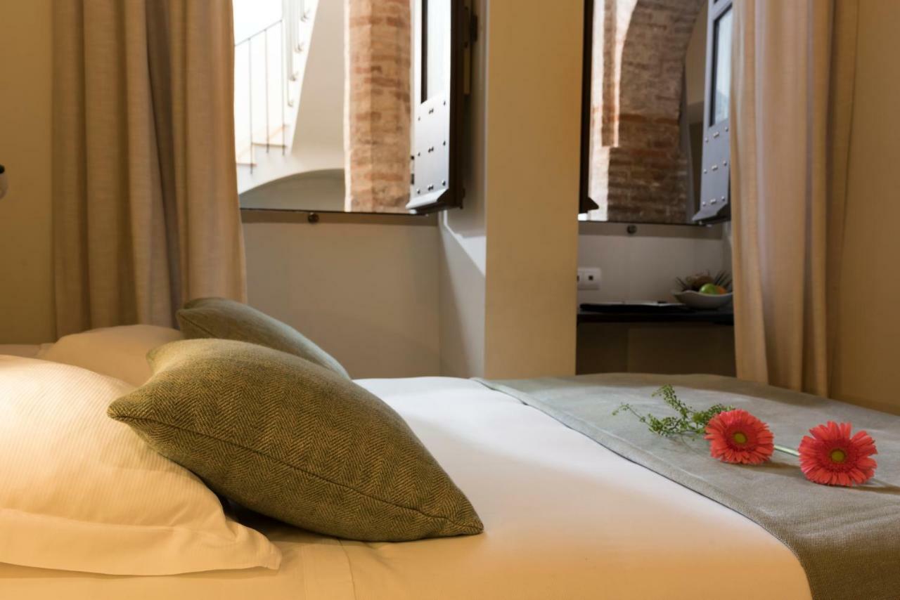 Small Double Room,1272815119:JPEG